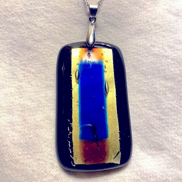 Fused glass pendant on a silver tone chain - Picture 3 of 7